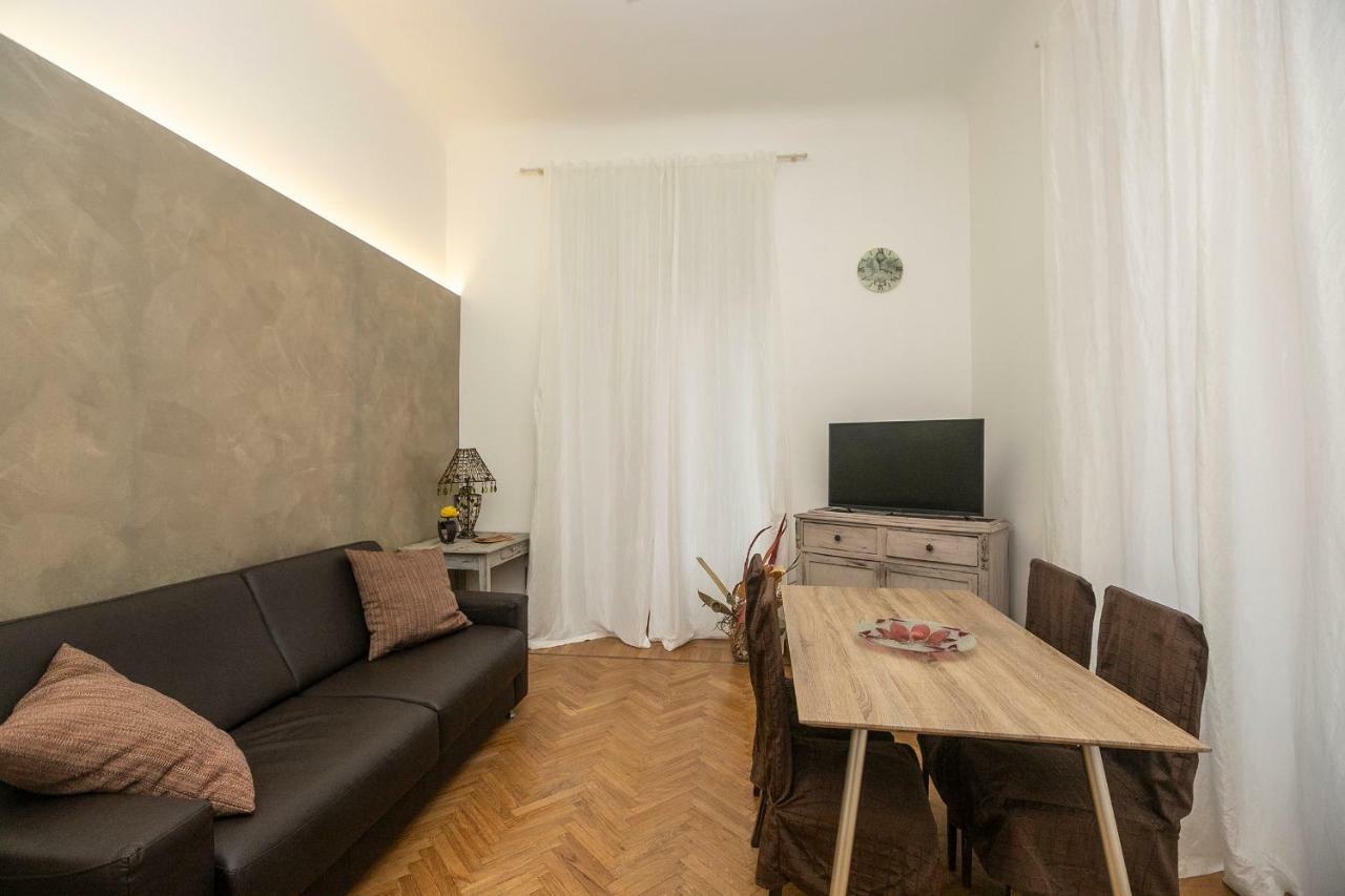 Homes In Genoa - Gold And Silver Экстерьер фото